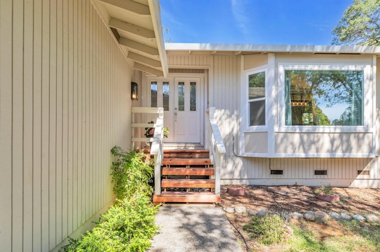 Photo 5 of 38 - 23059 Broadmoor Ct, Auburn, CA 95602