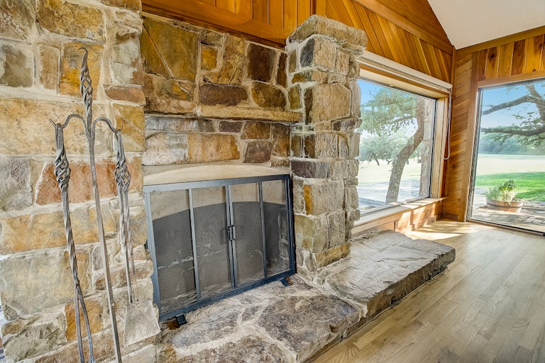 Photo 14 of 60 - 915 Lauder Dr, Spicewood, TX 78669