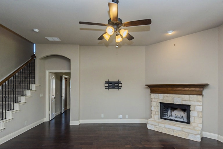 Photo 6 of 32 - 1110 Safrano St, Midlothian, TX 76065