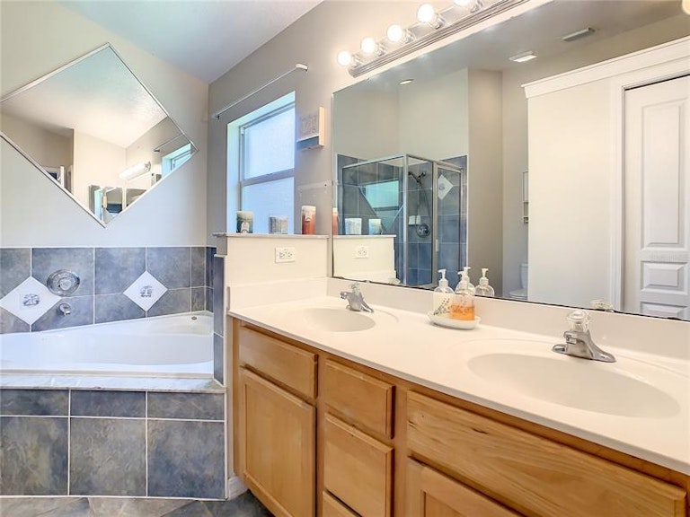 Photo 20 of 37 - 4201 Prairie Iris Ct, Saint Cloud, FL 34772
