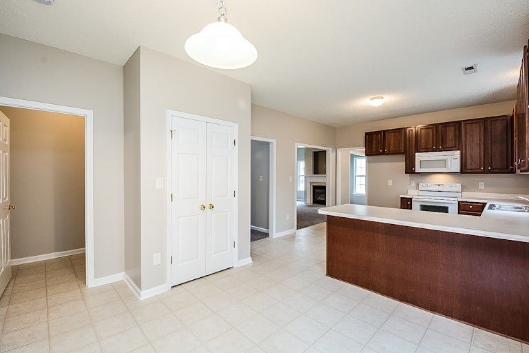 Photo 4 of 19 - 6817 Paint Rock Ln, Raleigh, NC 27610