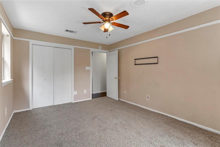 Photo 12 of 21 - 208 NW Suzanne Ter, Burleson, TX 76028