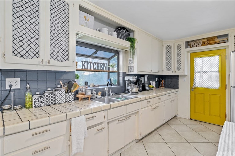 Photo 11 of 52 - 1325 S Moonstone St, Anaheim, CA 92804