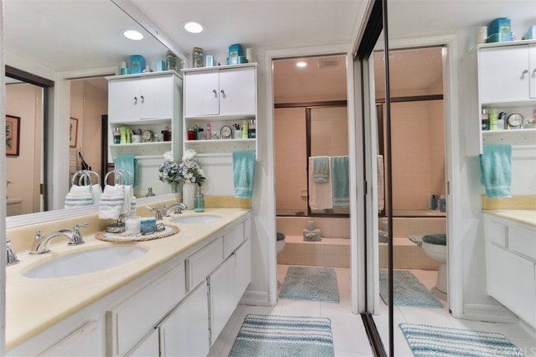 Photo 34 of 54 - 222 N Rose St #208, Burbank, CA 91505