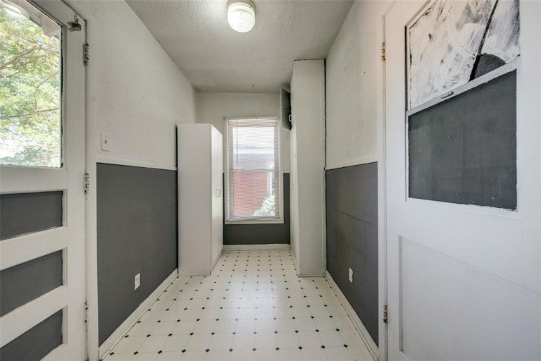 Photo 11 of 23 - 4512 Rutland Ave, Fort Worth, TX 76133
