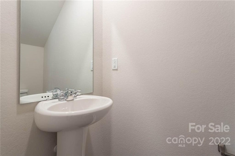 Photo 12 of 19 - 9401 Creedmore Hills Dr, Charlotte, NC 28214