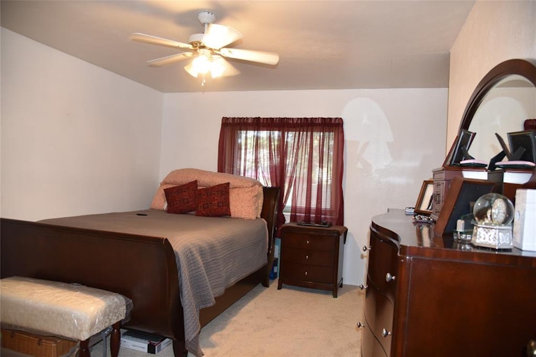 Photo 7 of 19 - 3821 Bridalwreath Dr, Fort Worth, TX 76133