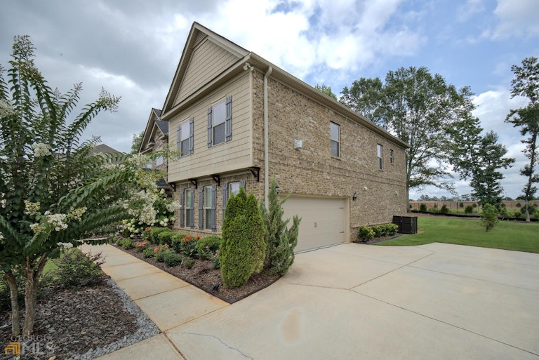 Photo 4 of 54 - 289 Aylesbury Blvd, McDonough, GA 30252