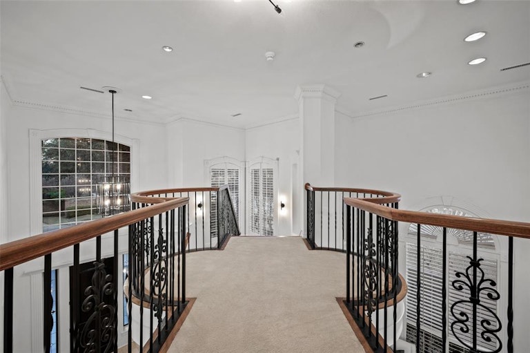 Photo 22 of 35 - 13703 Creekside Pl, Dallas, TX 75240