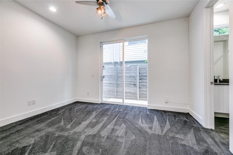 Photo 12 of 27 - 1234 Hyde Ct, Dallas, TX 75215