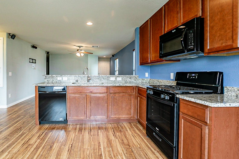 Photo 11 of 22 - 923 Salado Slough Ln, Rosenberg, TX 77471