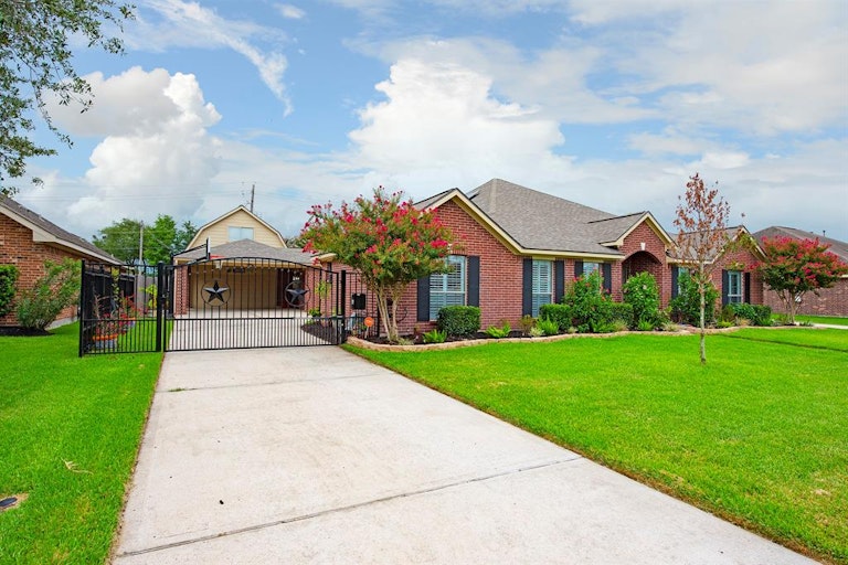 Photo 2 of 48 - 1814 Flagstaff Ln, League City, TX 77573
