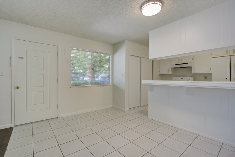 Photo 15 of 27 - 6209 Longford Dr #1, Citrus Heights, CA 95621