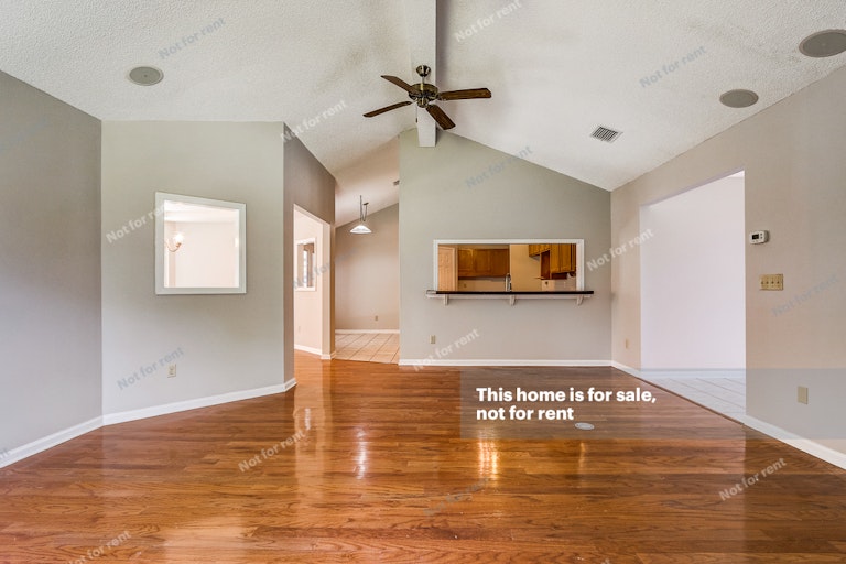 Photo 23 of 53 - 12060 Wren Hollow Ct, Jacksonville, FL 32246