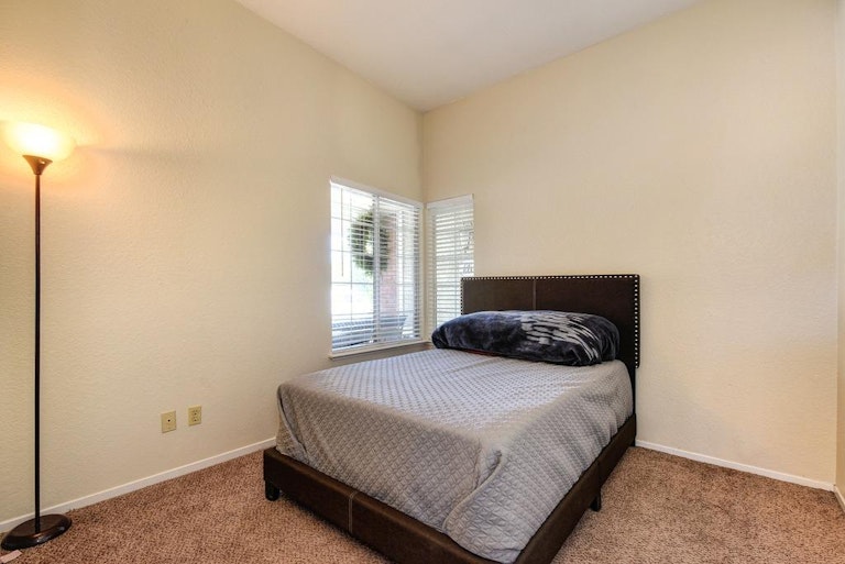 Photo 23 of 40 - 8372 Vintage Park Dr, Sacramento, CA 95828