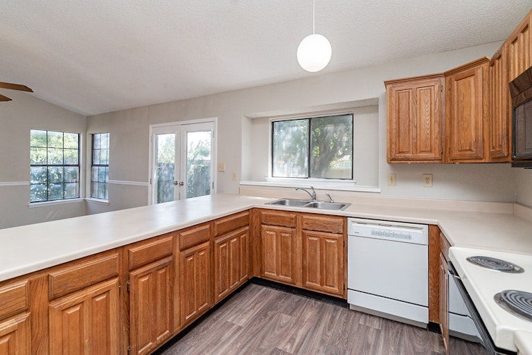 Photo 8 of 23 - 507 Redbud Dr, Forney, TX 75126