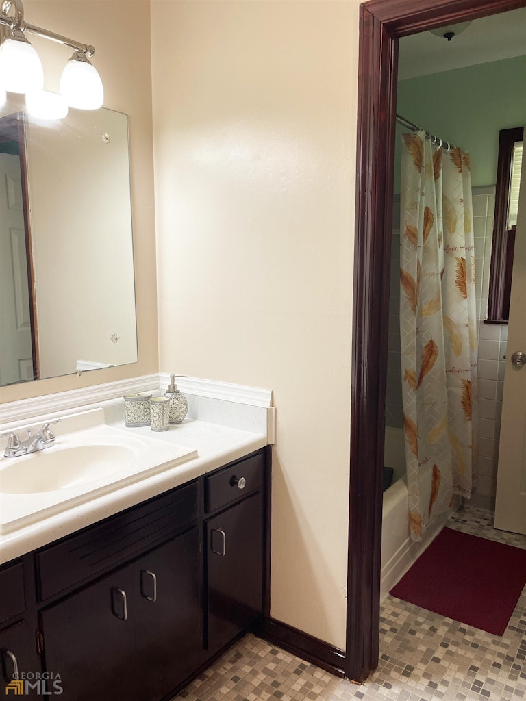 Photo 10 of 17 - 1802 Lake Harbin Rd, Morrow, GA 30260