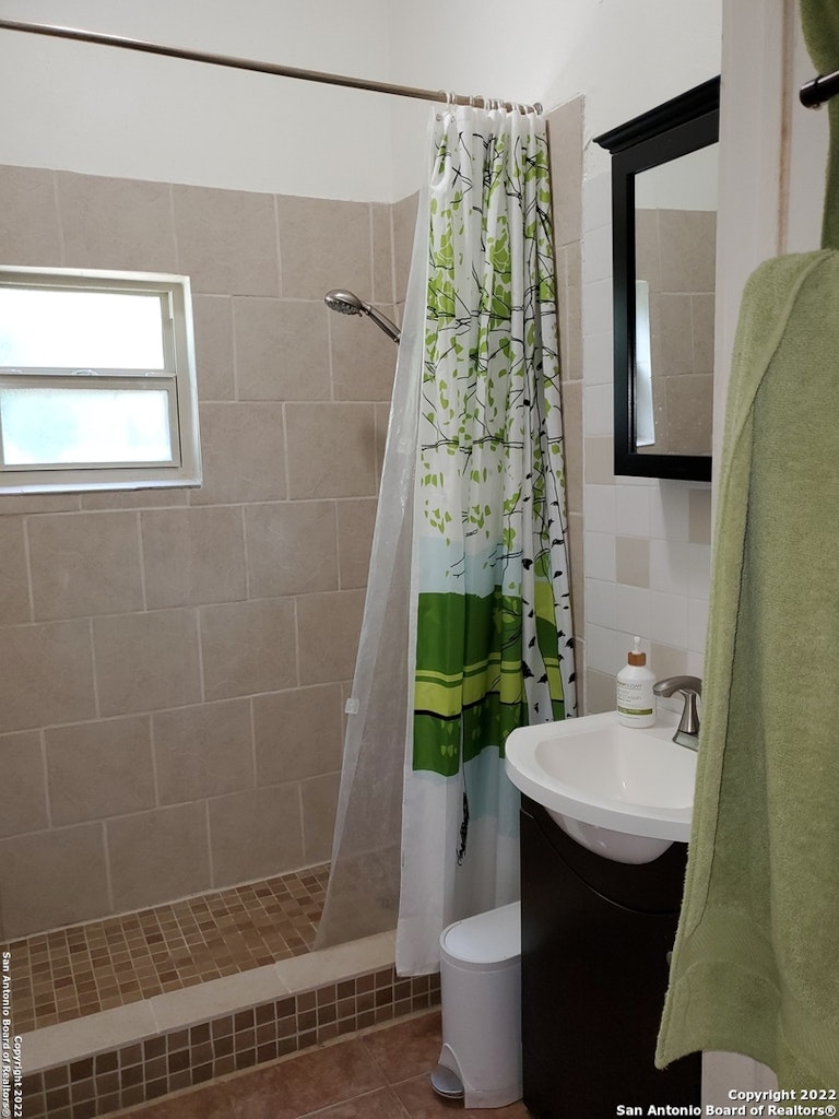 Photo 9 of 15 - 105 Aganier Ave, San Antonio, TX 78212