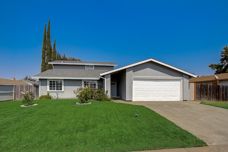 Photo 15 of 35 - 8208 Newbridge Way, Citrus Heights, CA 95610
