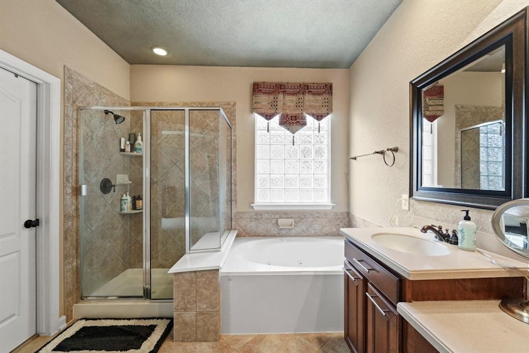 Photo 20 of 30 - 2010 Kenilworth Dr, Sugar Land, TX 77479