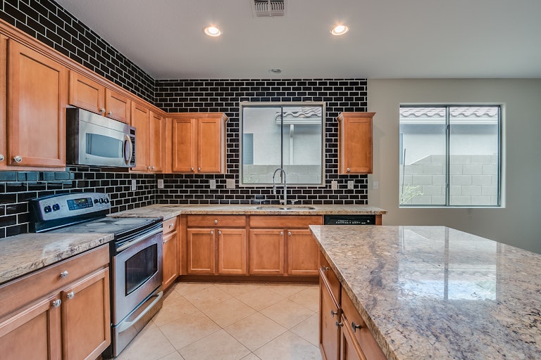 Photo 7 of 23 - 1612 W Kuralt Dr, Anthem, AZ 85086