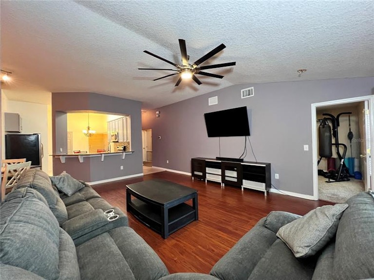 Photo 13 of 28 - 8438 Carriage Pointe Dr, Gibsonton, FL 33534