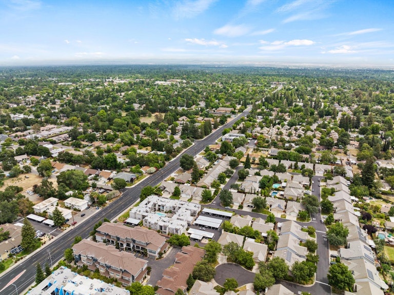 Photo 34 of 35 - 2421 Walnut Oaks Ln, Carmichael, CA 95608