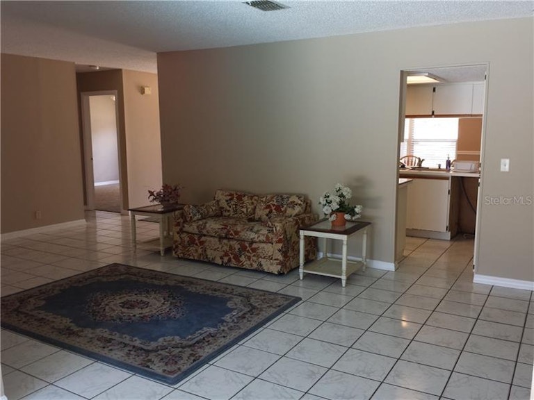 Photo 11 of 25 - 512 Limetree Dr, Oldsmar, FL 34677