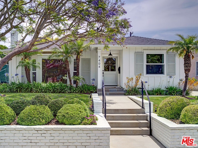 Photo 1 of 26 - 7404 Kentwood Ave, Los Angeles, CA 90045
