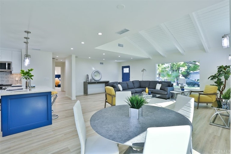 Photo 7 of 36 - 4211 W Woodland Ave, Burbank, CA 91505