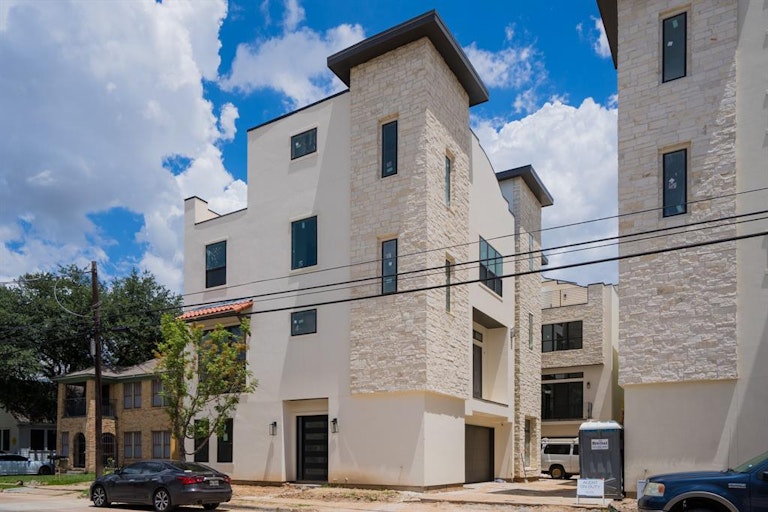 Photo 2 of 45 - 1801 Dunlavy St, Houston, TX 77006