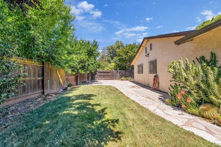 Photo 43 of 48 - 10 Glenville Cir, Sacramento, CA 95826