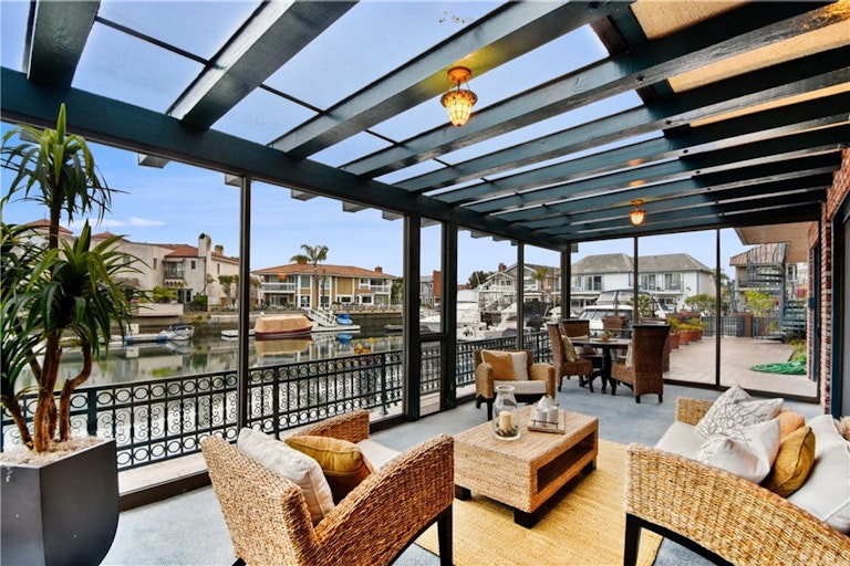 Photo 14 of 45 - 3682 Escapade Cir, Huntington Beach, CA 92649