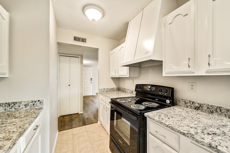 Photo 10 of 28 - 708 Green Canyon Dr, Mesquite, TX 75150