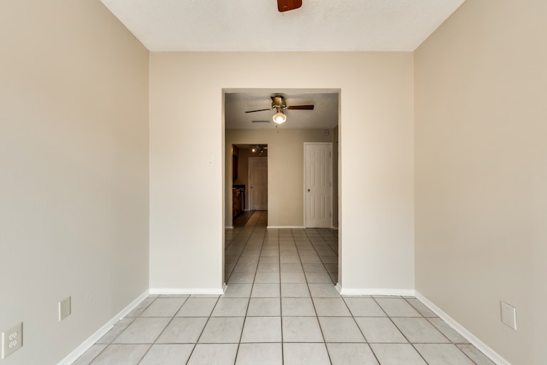 Photo 9 of 28 - 925 Old Mill Cir, Irving, TX 75061