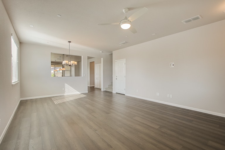 Photo 11 of 34 - 6025 Belfast Way, Roseville, CA 95747