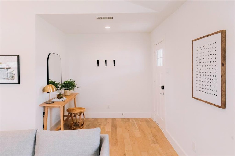 Photo 5 of 19 - 509 S Clark St, Rockwall, TX 75087