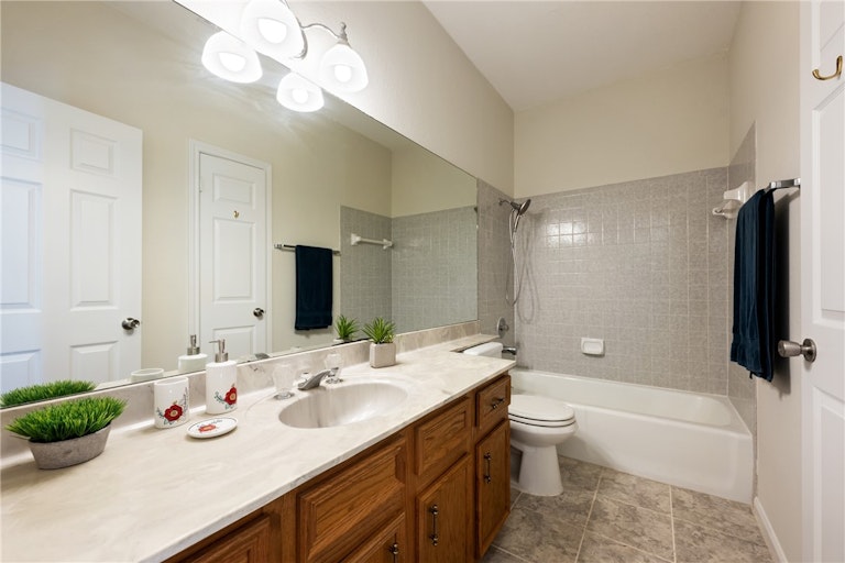 Photo 15 of 18 - 8907 Chester Forest St, Austin, TX 78729