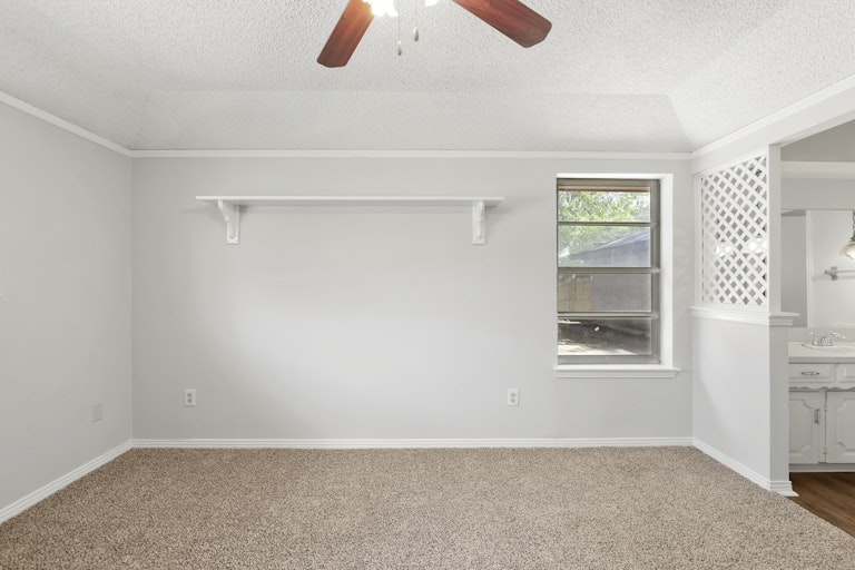 Photo 21 of 26 - 142 Bailey Dr, Desoto, TX 75115