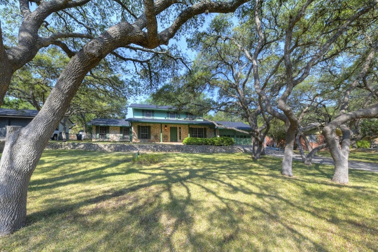 Photo 24 of 24 - 6 Mission Dr, New Braunfels, TX 78130