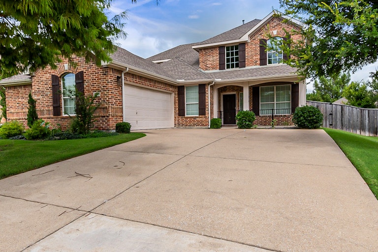 Photo 1 of 30 - 1215 Crestcove Dr, Rockwall, TX 75087