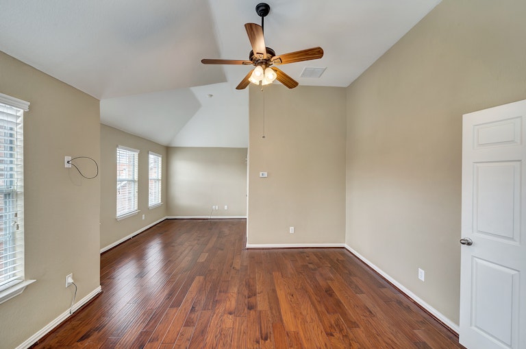 Photo 15 of 24 - 8711 Rugby Dr, Irving, TX 75063
