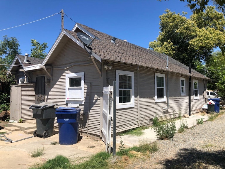 Photo 6 of 19 - 5080 Enrico Blvd, Sacramento, CA 95820
