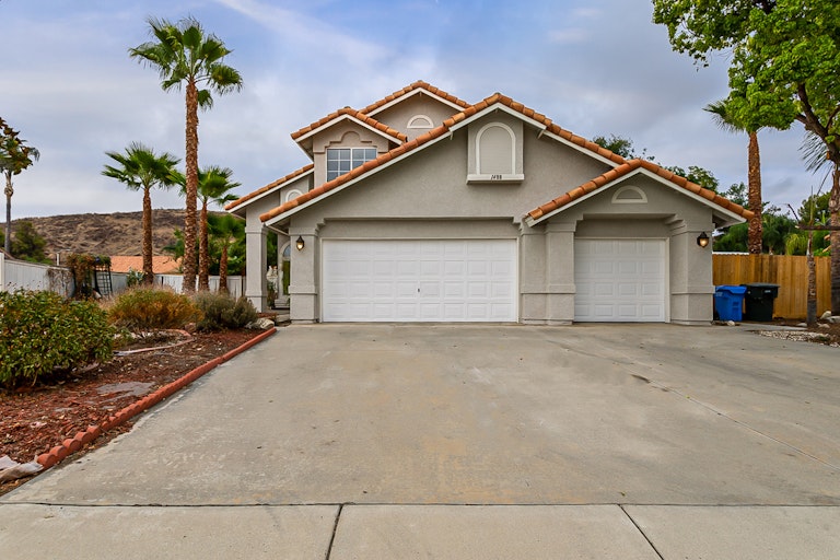 Photo 1 of 23 - 1488 E Beringer Dr, San Jacinto, CA 92583