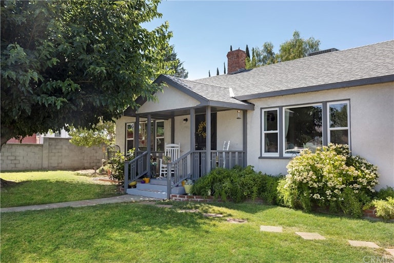 Photo 3 of 38 - 34273 Avenue E, Yucaipa, CA 92399