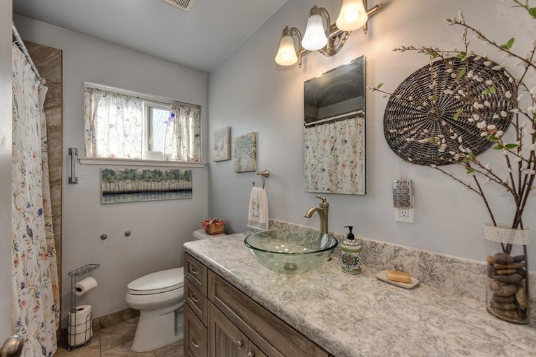 Photo 11 of 26 - 10664 Chardonay Dr, Rancho Cordova, CA 95670