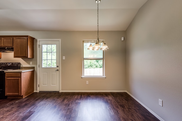 Photo 6 of 27 - 7728 Arkan Pkwy, Dallas, TX 75241