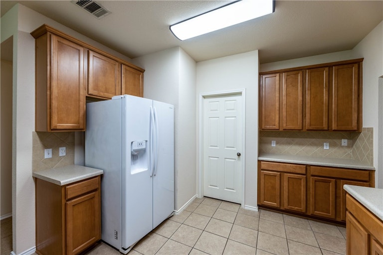 Photo 15 of 33 - 3216 Winding River Trl, Round Rock, TX 78681