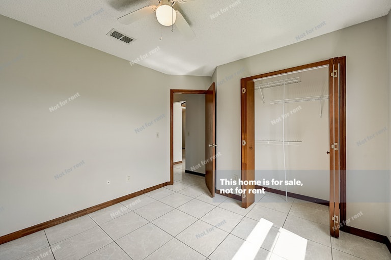 Photo 24 of 32 - 8460 Rockridge Dr, Jacksonville, FL 32244