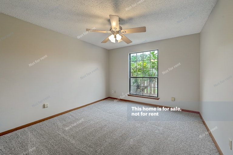 Photo 24 of 35 - 9943 Fawn Ridge Dr, Jacksonville, FL 32256